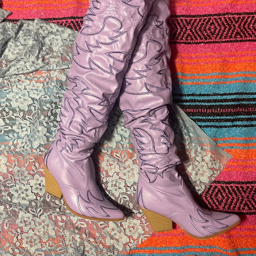 DOLLS KILL LAVENDER PLEATHER THIGH HIGH BOOTS WITH EMBROIDERED FLAMES
